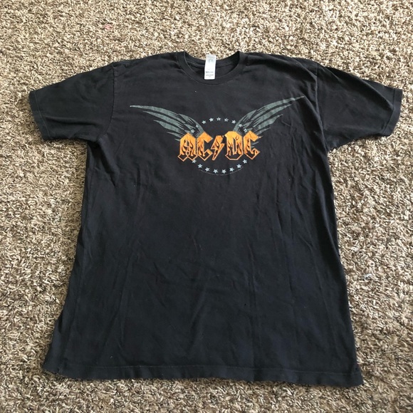 ✨✨AC DC T-Shirt ✨✨ - Picture 1 of 4